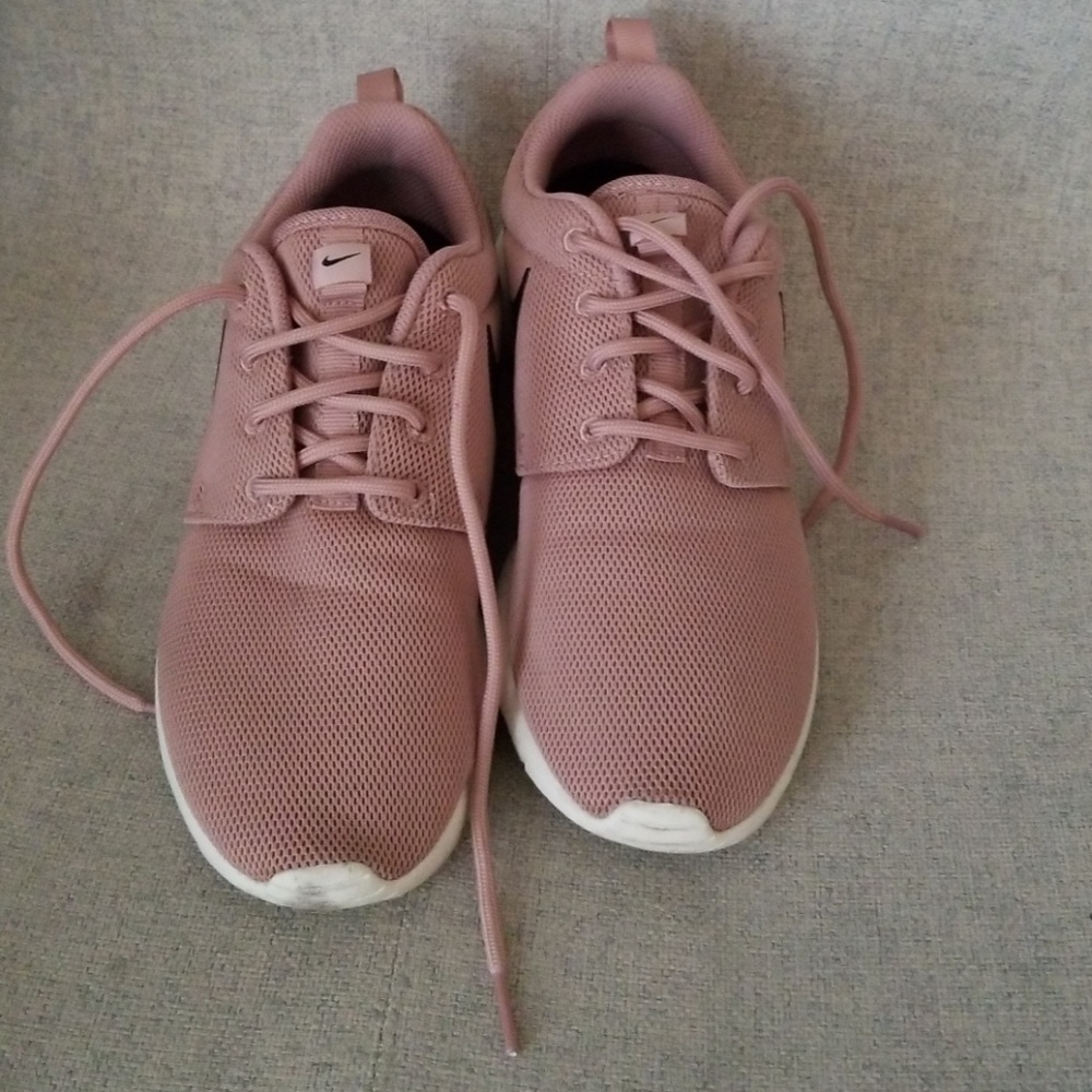 Nike Roshe One Dusty Rose Size 6